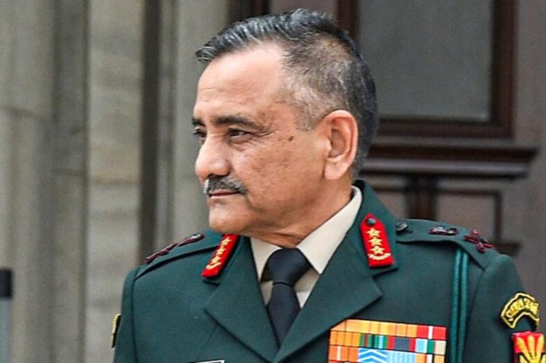 शब्द कम, संकल्प अडिग: जनरल अनिल चौहान और भविष्य की भारतीय सेना