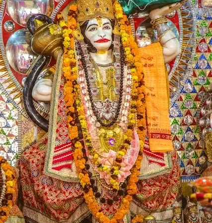 वैदिक मंत्रोच्चार के साथ सिद्धबाबा महोत्सव शुरू, पिंडी और हनुमान का हुआ महाभिषेक