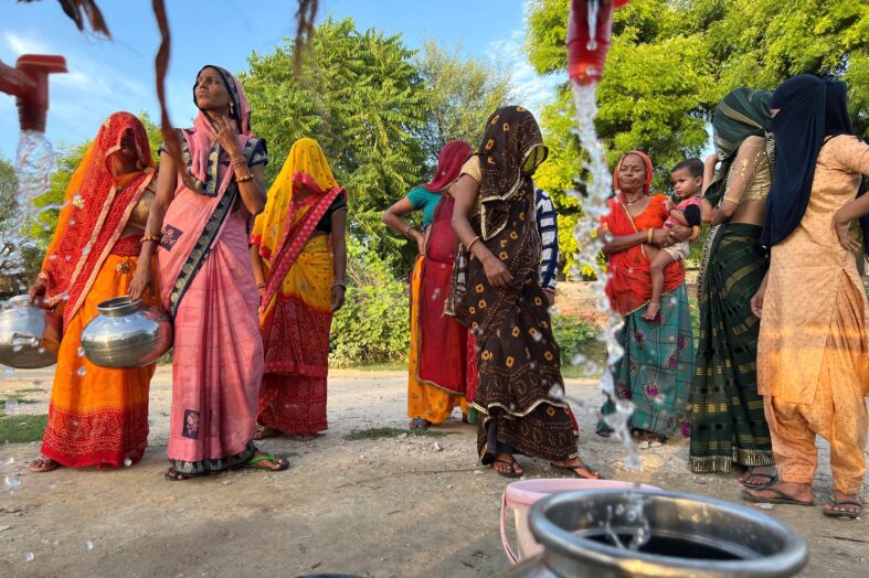 पहाड़ के पानी से बदली महिलाओं की तक़दीर, ‘देवभूमि शुद्ध धारा’ बनी रोज़गार का मजबूत सहारा