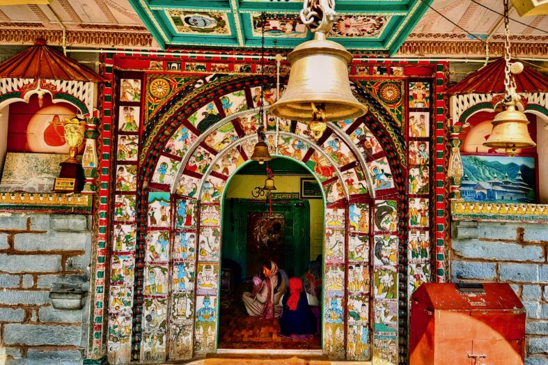 130 साल बाद देवता की घर वापसी, छत्रधारी चालदा महासू देवता के आगमन पर उमड़ा जनसमुद्र