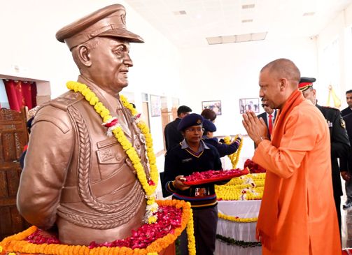 “सिकंदर नहीं… जनरल बिपिन रावत जैसे योद्धा ही महान होते हैं”: योगी आदित्यनाथ