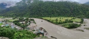 अवैध खनन और भारी निर्माण से संकट में हिमालय की सदानीरा नदियाँ गंगा–यमुना