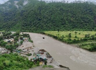 अवैध खनन और भारी निर्माण से संकट में हिमालय की सदानीरा नदियाँ गंगा–यमुना