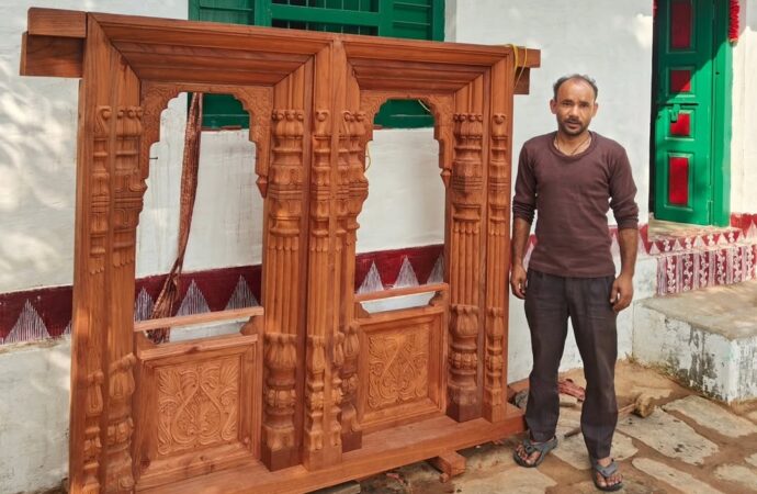 ललित – उत्तराखंड की मिटती काष्ठ-कला के मौन रक्षक