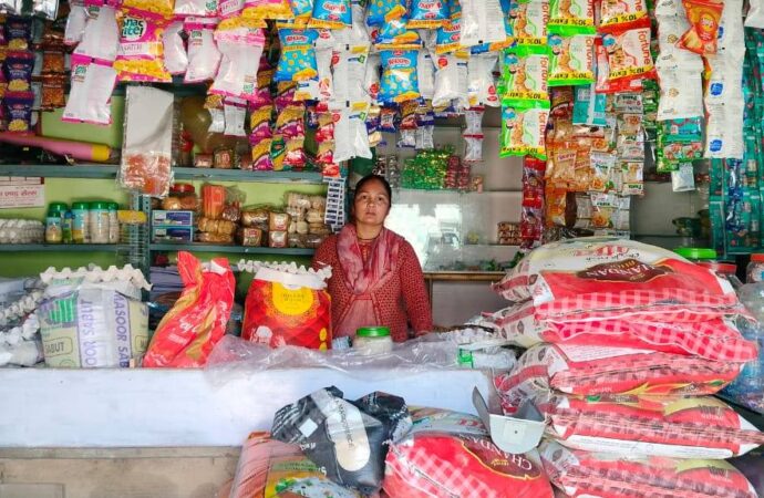 थल्ली की साधना रावत बनीं आत्मनिर्भर, ग्रामोत्थान परियोजना से मिली नई पहचान