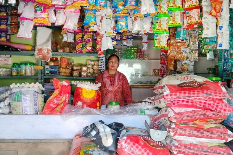 थल्ली की साधना रावत बनीं आत्मनिर्भर, ग्रामोत्थान परियोजना से मिली नई पहचान