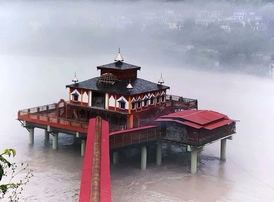 धारी देवी मंदिर: आस्था, लोककथा और विश्वास की जीवंत कहानी