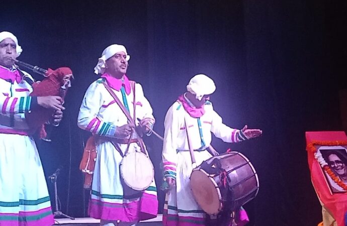स्व. मोहन उप्रेती के 98वें जन्मदिवस पर आंचलिक गीत-संगीत की धुनों ने बांधा समां
