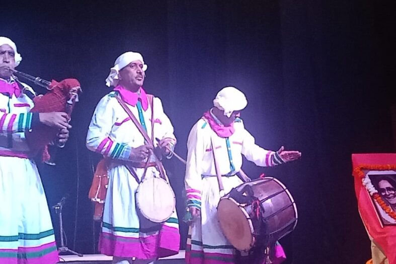 स्व. मोहन उप्रेती के 98वें जन्मदिवस पर आंचलिक गीत-संगीत की धुनों ने बांधा समां