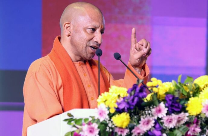 भारत किसी के आगे नहीं झुकेगा: सीएम योगी