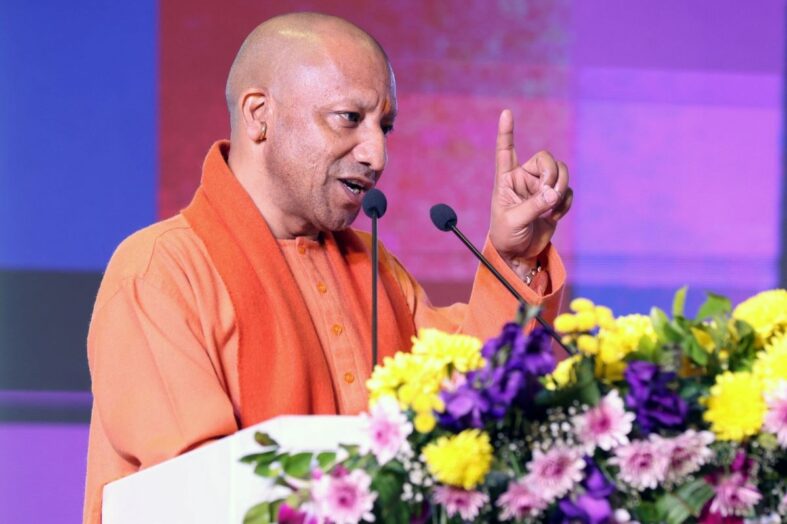 भारत किसी के आगे नहीं झुकेगा: सीएम योगी