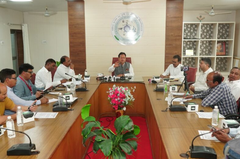अखिल भारतीय किसान मेला एवं कृषि उद्योग प्रदर्शनी के आयोजन को लेकर विश्वविद्यालय में पत्रकार वार्ता