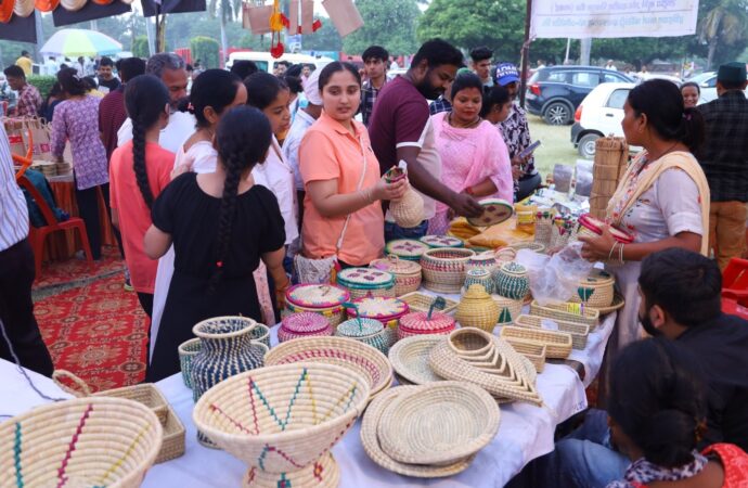 पंतनगर किसान मेले में उमड़ा जन सैलाब