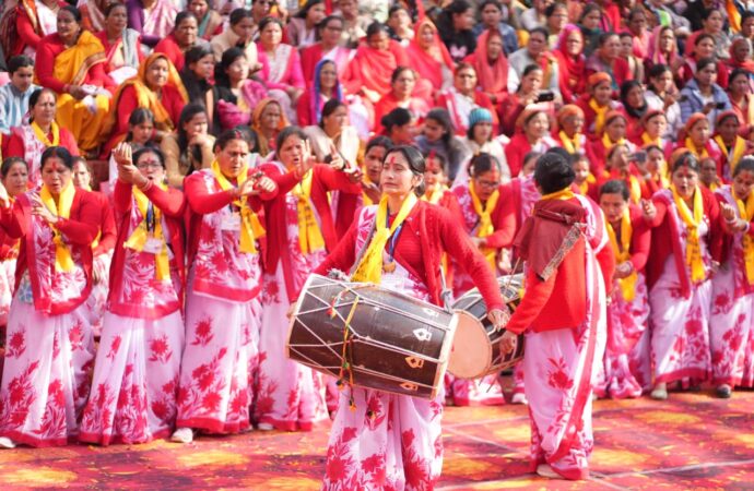 उत्तराखंड के गांवों, कस्बों व शहरों में मची है होली धूम