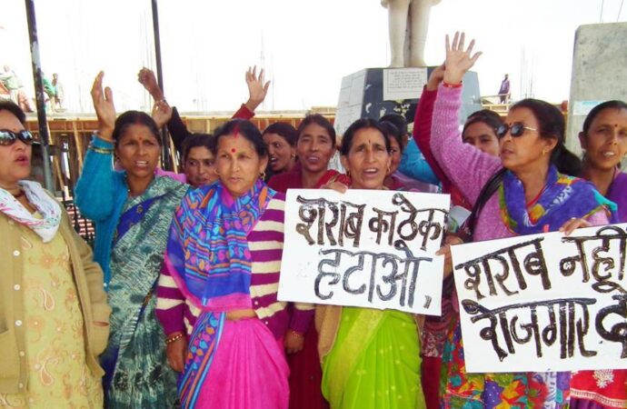 त्रियुगीनारायण में महिलाओं की जागरूकता रैली, शराब के खिलाफ बुलंद हुई आवाज