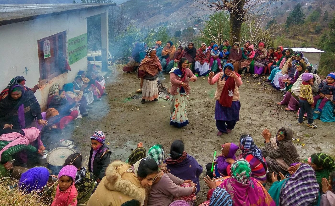 सुरों और रंगों में रची-बसी पहाड़ की होली