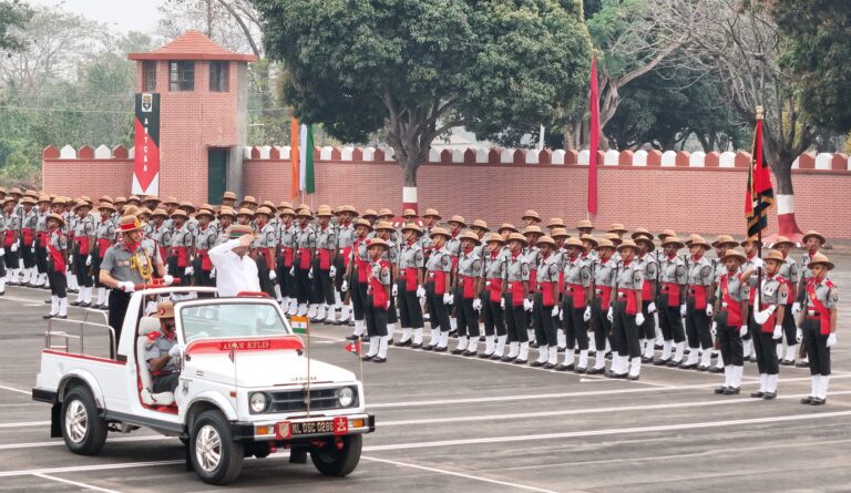 शोखुवी में असम राइफल्स सैनिकों की पासिंग-आउट परेड