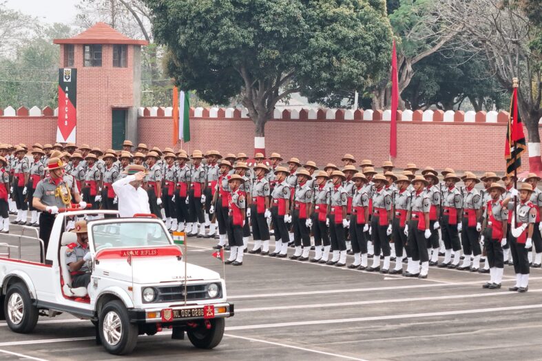 शोखुवी में असम राइफल्स सैनिकों की पासिंग-आउट परेड