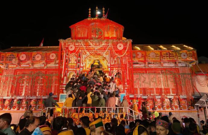 33 दिनों में बद्रीनाथ धाम पहुंचे 6.70 लाख श्रद्धालु, हाईवे पर बढ़ने लगा महाजाम