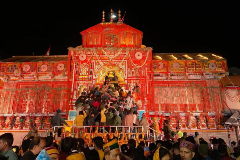 33 दिनों में बद्रीनाथ धाम पहुंचे 6.70 लाख श्रद्धालु, हाईवे पर बढ़ने लगा महाजाम