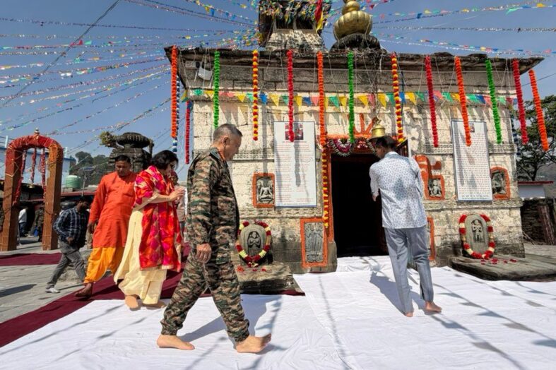 अपने गांव गवाणा पहुंचे सीडीएस जनरल अनिल चौहान, भावुक पलों में जुड़ीं बचपन की यादें