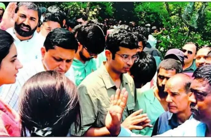 बमठी में खूनी आतंक: घास लेने गई बुजुर्ग को गुलदार ने बनाया शिकार, ग्रामीणों का फूटा गुस्सा