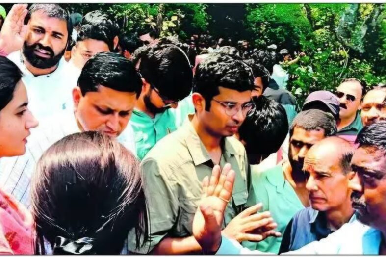बमठी में खूनी आतंक: घास लेने गई बुजुर्ग को गुलदार ने बनाया शिकार, ग्रामीणों का फूटा गुस्सा
