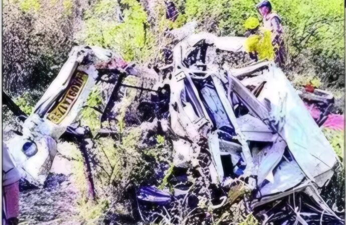 टिहरी-रुद्रप्रयाग में दर्दनाक हादसे: खाइयों में गिरे वाहन, 12 लोगों की मौत से पसरा मातम