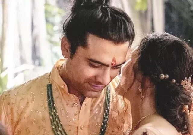जुबिन नौटियाल ने अपनी बचपन की दोस्त रिचा संग त्रिजुगीनारायण मंदिर में लिए सात फेरे
