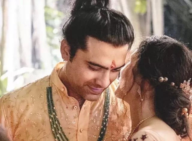 जुबिन नौटियाल ने अपनी बचपन की दोस्त रिचा संग त्रिजुगीनारायण मंदिर में लिए सात फेरे
