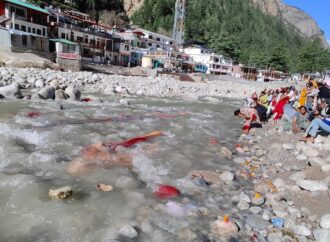 गंगोत्री में ही क्यों व्यथित हैं माँ गंगा ?