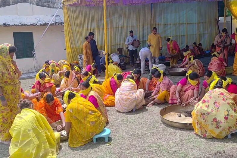 बदरीनाथ के अभिषेक हेतु तिलों का तेल पिराई, गाड़ू घड़ा यात्रा शुरू