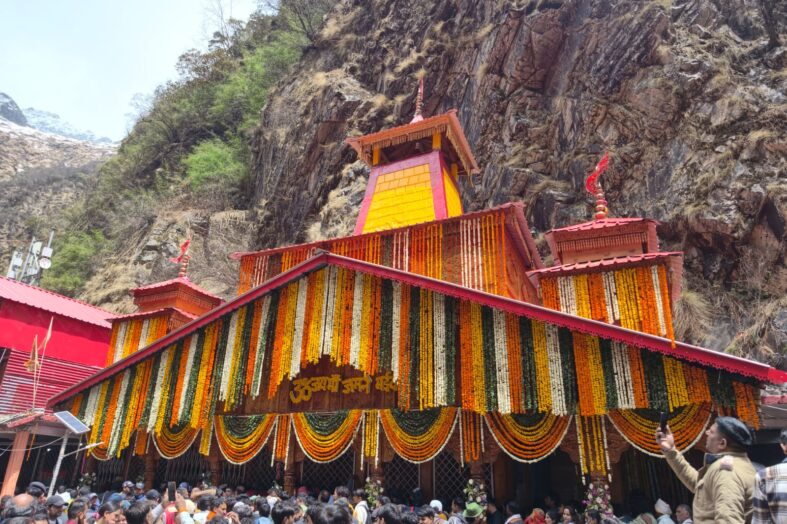 गंगोत्री और यमुनोत्री धाम के कपाट श्रद्धालुओं के लिए खुले