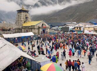 आस्था का सैलाब: केदारनाथ में 11 दिनों में 3 लाख श्रद्धालुओं ने किए दर्शन, बदरीनाथ में भी उमड़ी भीड़