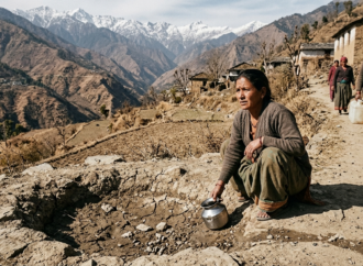 बूंद-बूंद को तरसते पहाड़: सूखते जल स्रोतों से कैसे बचेगा उत्तराखंड?