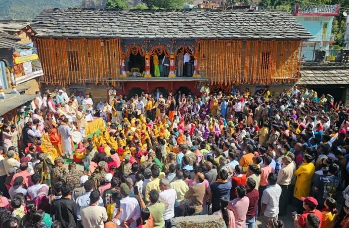 हर-हर महादेव के जयघोष से गूंजा गोपेश्वर: रुद्रनाथ की डोली रवाना, आज सोमवार 18 मई को खुलेंगे कपाट