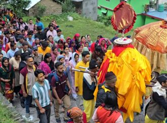 हर-हर महादेव के जयघोष से गूंजा ऊखीमठ, मद्महेश्वर धाम को रवाना हुई बाबा की पावन डोली