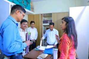 ड्यूटी छोड़ घर पहुंचे जेई पर डीएम का एक्शन, एसई का वेतन भी रोका