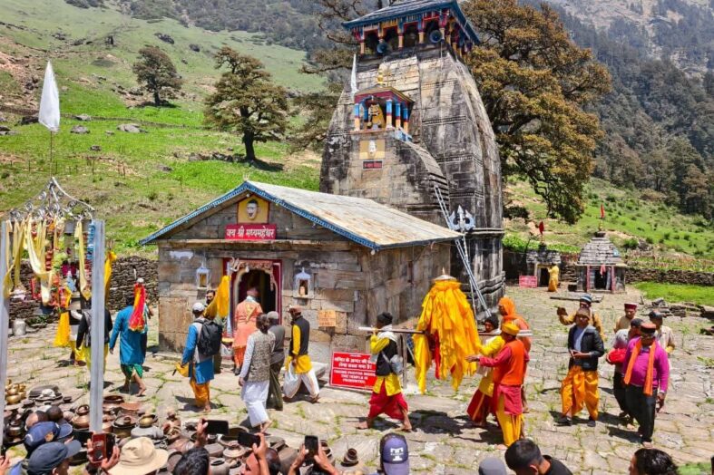 “हर-हर महादेव” के जयकारों से गूंजा मद्महेश्वर धाम, 1135 श्रद्धालुओं की मौजूदगी में खुले कपाट