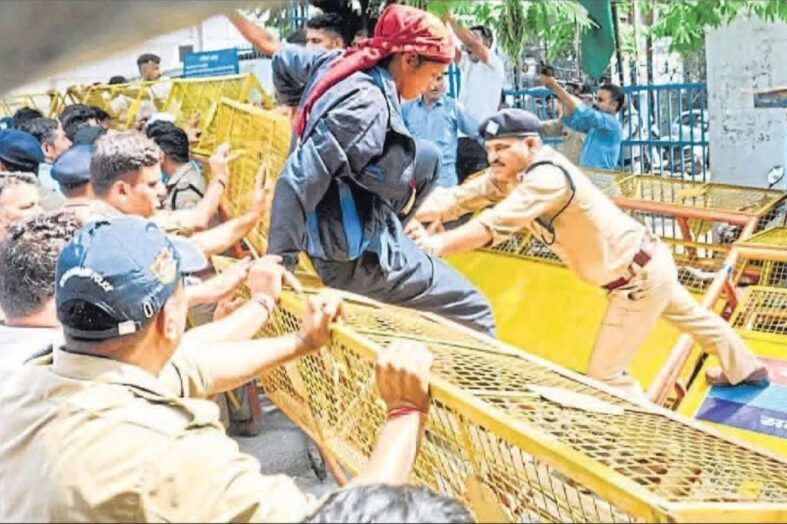 सालभर रोजगार और डीए की मांग को लेकर उग्र हुए पीआरडी जवान, मंत्री आवास कूच के दौरान हंगामा