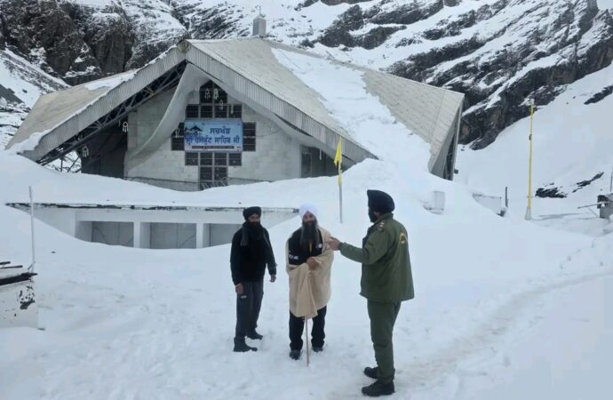 बर्फीली चुनौतियों के बीच हौसलों की उड़ान , हेमकुंड साहिब यात्रा 2026 की तैयारियां तेज