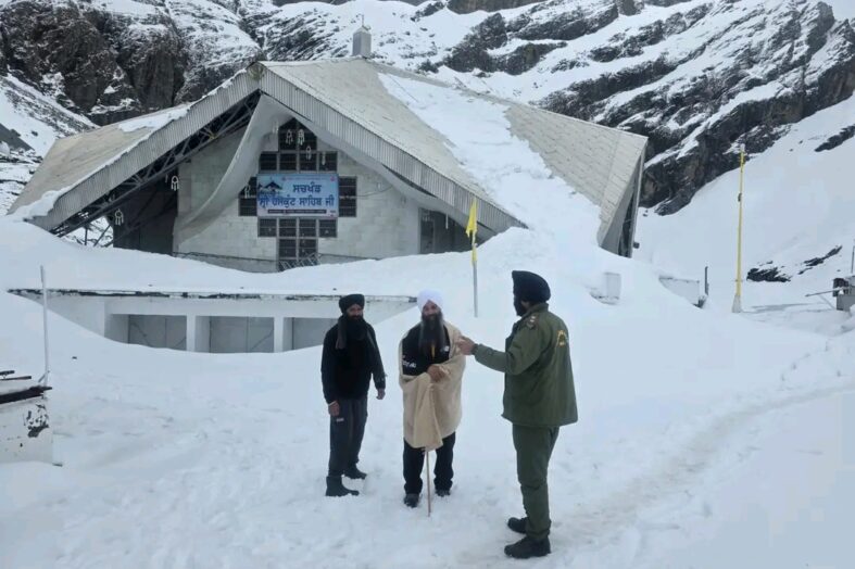 बर्फीली चुनौतियों के बीच हौसलों की उड़ान , हेमकुंड साहिब यात्रा 2026 की तैयारियां तेज