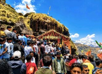 हर-हर महादेव” के जयघोष से गूंजा हिमालय: भक्तों के दर्शनार्थ खुले चतुर्थ केदार श्री रुद्रनाथ मंदिर के कपाट