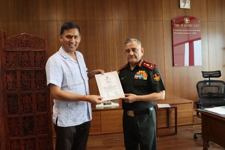 यमकेश्वर के लाल और उत्तराखंड के गौरव पत्रकार मनजीत नेगी सीडीएस कमेंडेशन पत्र से हुए सम्मानित