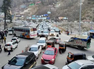 चारधाम यात्रा की रफ्तार बनी मुसीबत: रुद्रप्रयाग से सोनप्रयाग तक घंटों जाम में फंसे यात्री, गर्मी ने बढ़ाई परेशानी