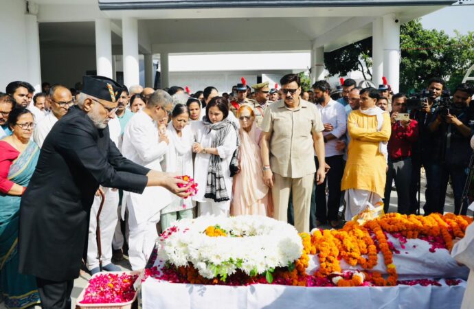 पूर्व मुख्यमंत्री मेजर जनरल भुवन चंद्र खंडूड़ी (से.नि) की अंतिम यात्रा में उमड़ा जनसैलाब