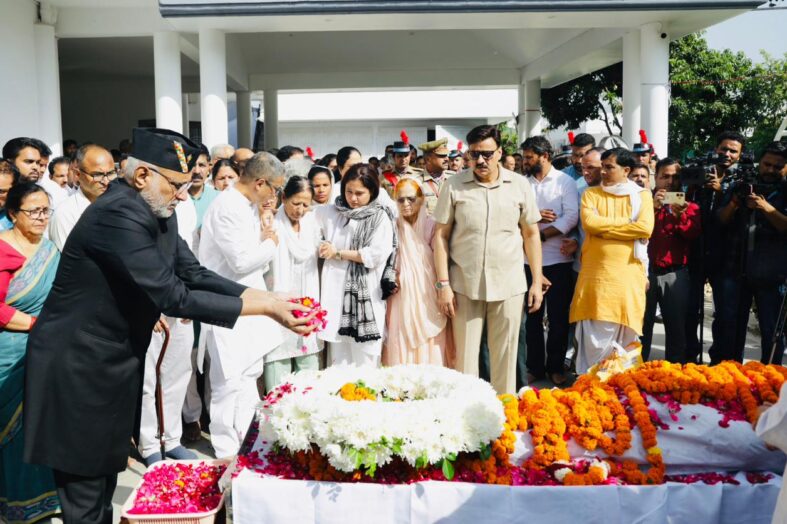 पूर्व मुख्यमंत्री मेजर जनरल भुवन चंद्र खंडूड़ी (से.नि) की अंतिम यात्रा में उमड़ा जनसैलाब