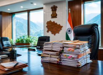 चुनाव से पहले उत्तराखंड प्रशासन में बड़ा बदलाव तय, डीएम से लेकर सचिव स्तर तक होंगे तबादले