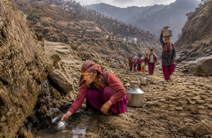 बूंद-बूंद को तरसता पौड़ी: सूखते जलस्रोतों के बीच पानी के लिए रोज जंग लड़ रहे पहाड़