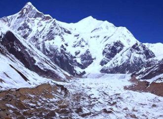 दिसंबर नहीं, अब अप्रैल में सफेद हो रहा हिमालय: बदलती बर्फबारी ने बढ़ाया ग्लेशियर संकट